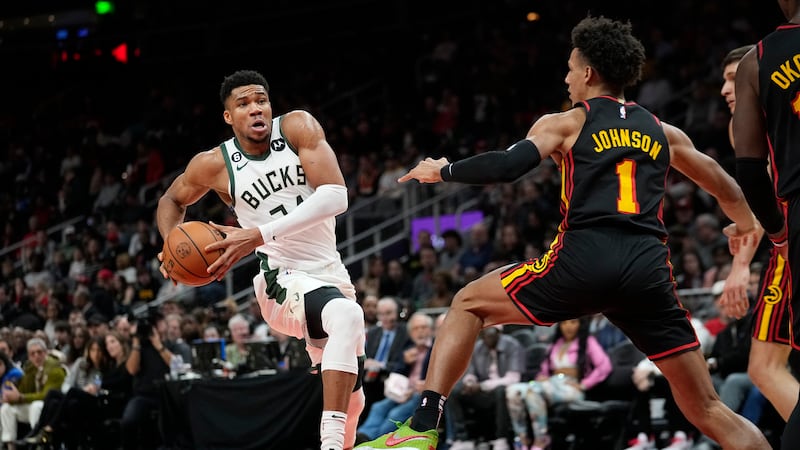 Milwaukee Bucks forward Giannis Antetokounmpo (34) drives against Atlanta Hawks forward Jalen...