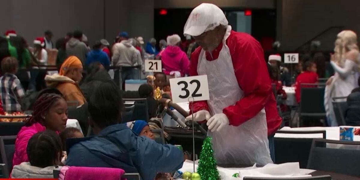 Toys, treats, trims – Hundreds of low-income Atlanta families get a holiday hand-up