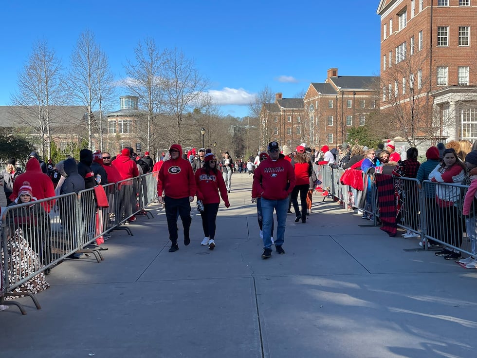 Bulldogs fans lining up for championship parade