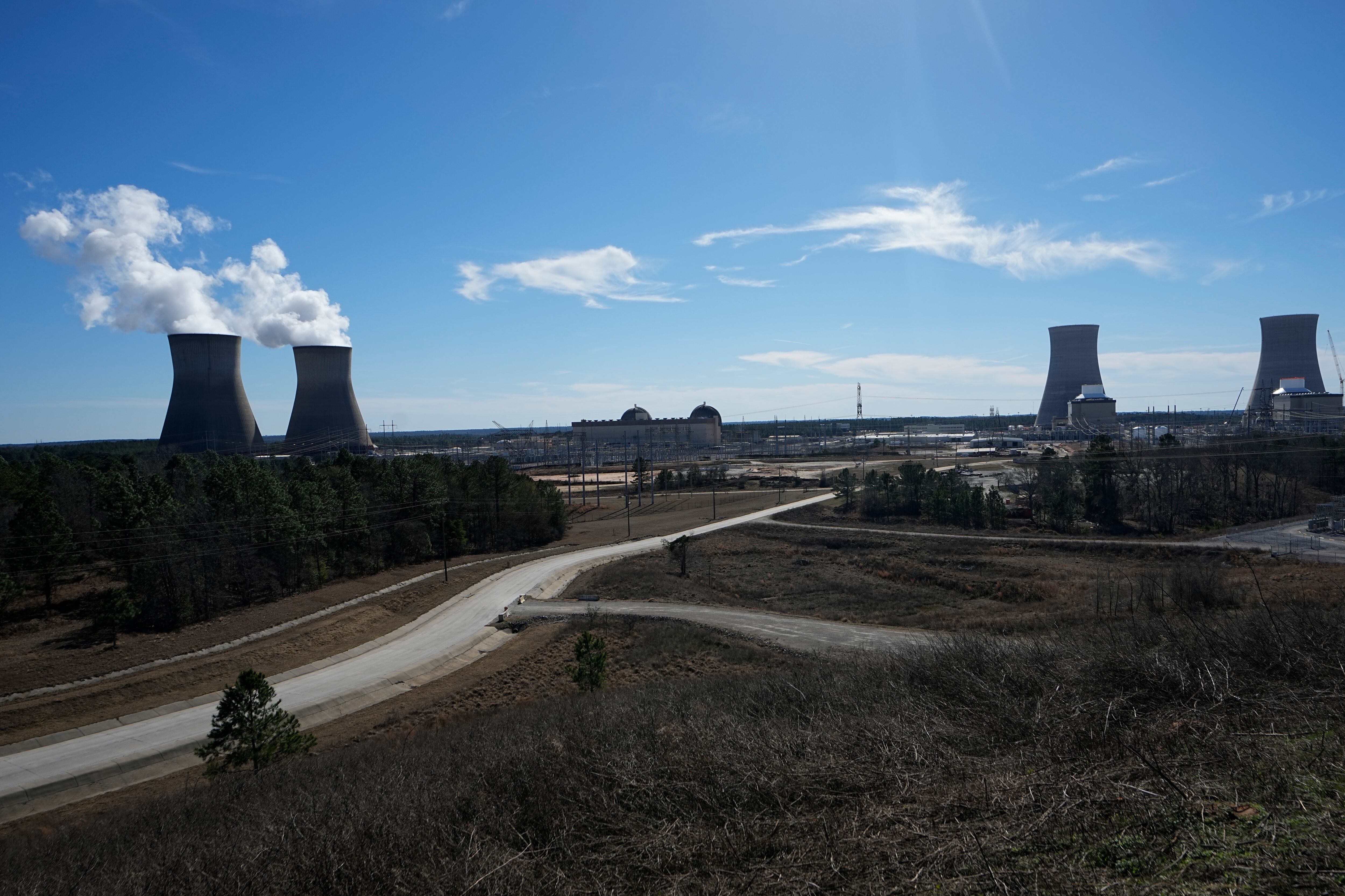 Georgia leaders visit Plant Vogtle for tour and celebration of nuclear reactors - Vimarsana News