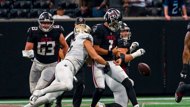 New Orleans Saints linebacker Kaden Elliss (55) works against Atlanta Falcons quarterback...