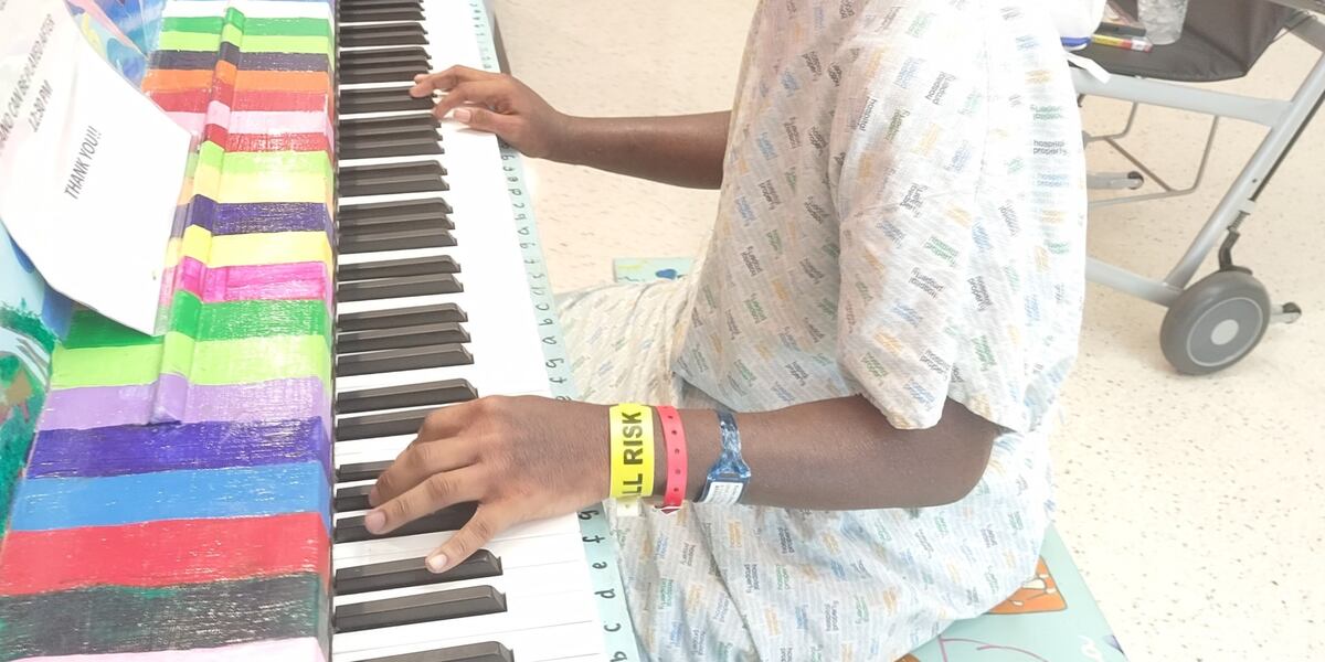 Une adolescente géorgienne apprend le piano pendant un traitement au Children’s Healthcare d’Atlanta